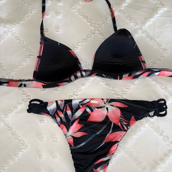 Roxy Tropical Black and Pink Bikini Set Small Top Medium Bottoms - Picture 3 of 4